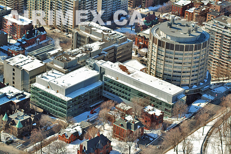 Bravo pour tous ces chercheurs de haut niveau qui sauvent des vies jour après jour, particulièrement au Dr. Thomas Duchaîne du McGill Cancer Center dont le laboratoire est rattaché à gauche de la tour ronde. 